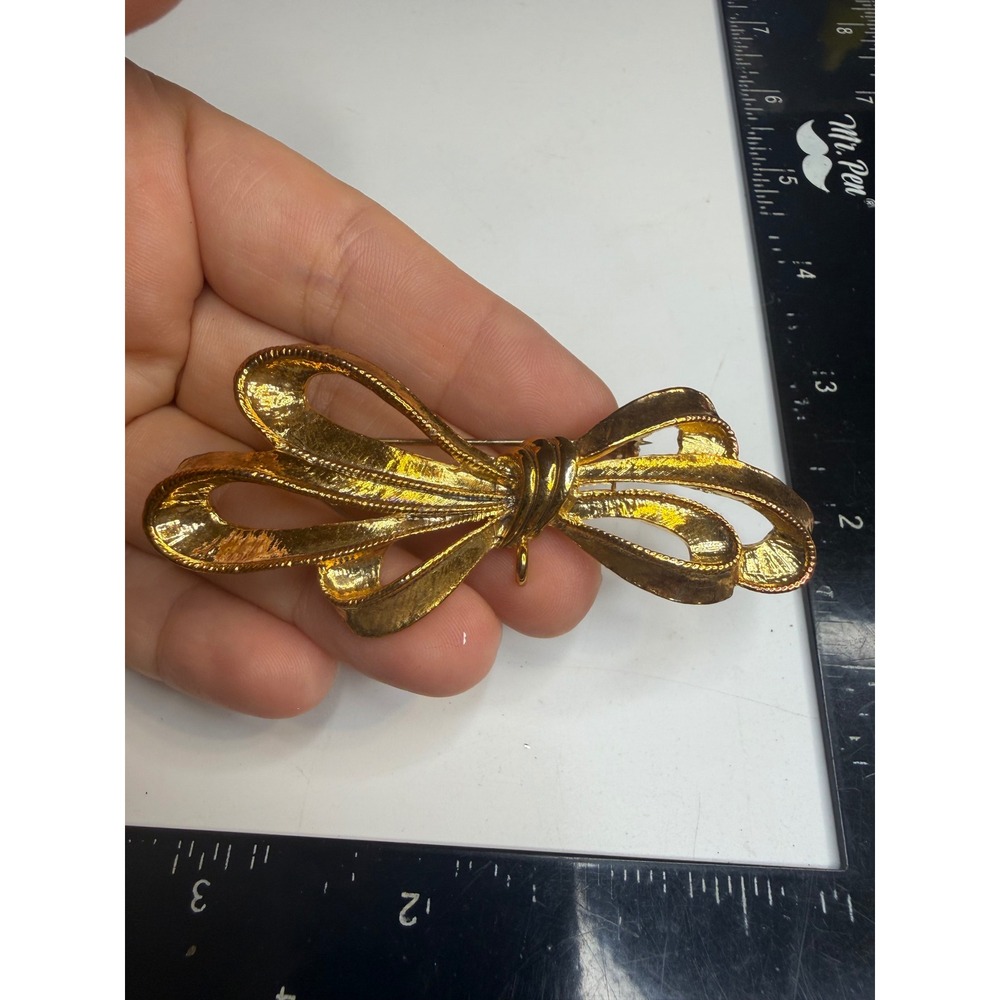 Gold Tone Textured Ribbon Bow Brooch Pin Beaded Edge Detail